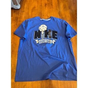 Men’s new w tags Nike basketball tshirt size 2XL